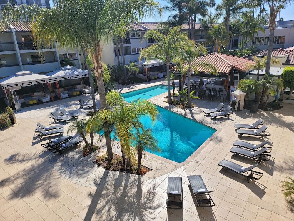 Atrium Hotel Orange County Irvine Exterior photo